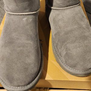 **SOLD** UGG Australia Classic K GREY Suede WINTER BOOT SIZE 4 S/N 5251K